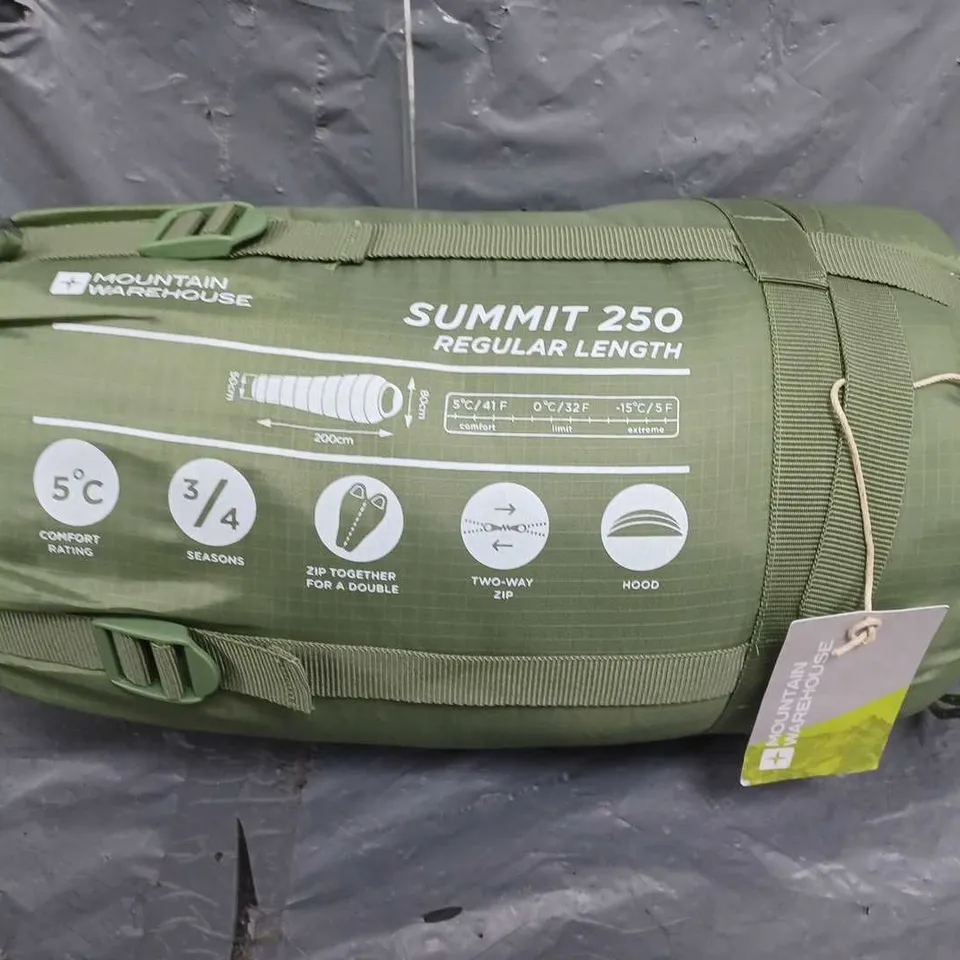 MOUNTAIN WAREHOUSE SUMMIT 250 SLEEPING BAG IN KHAKI