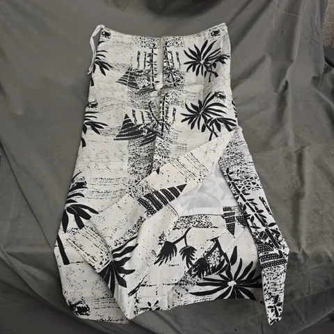 WOMEN'S TROPICAL PALM PRINT WRAP DRESS – BLACK & WHITE LIGHTWEIGHT FABRIC