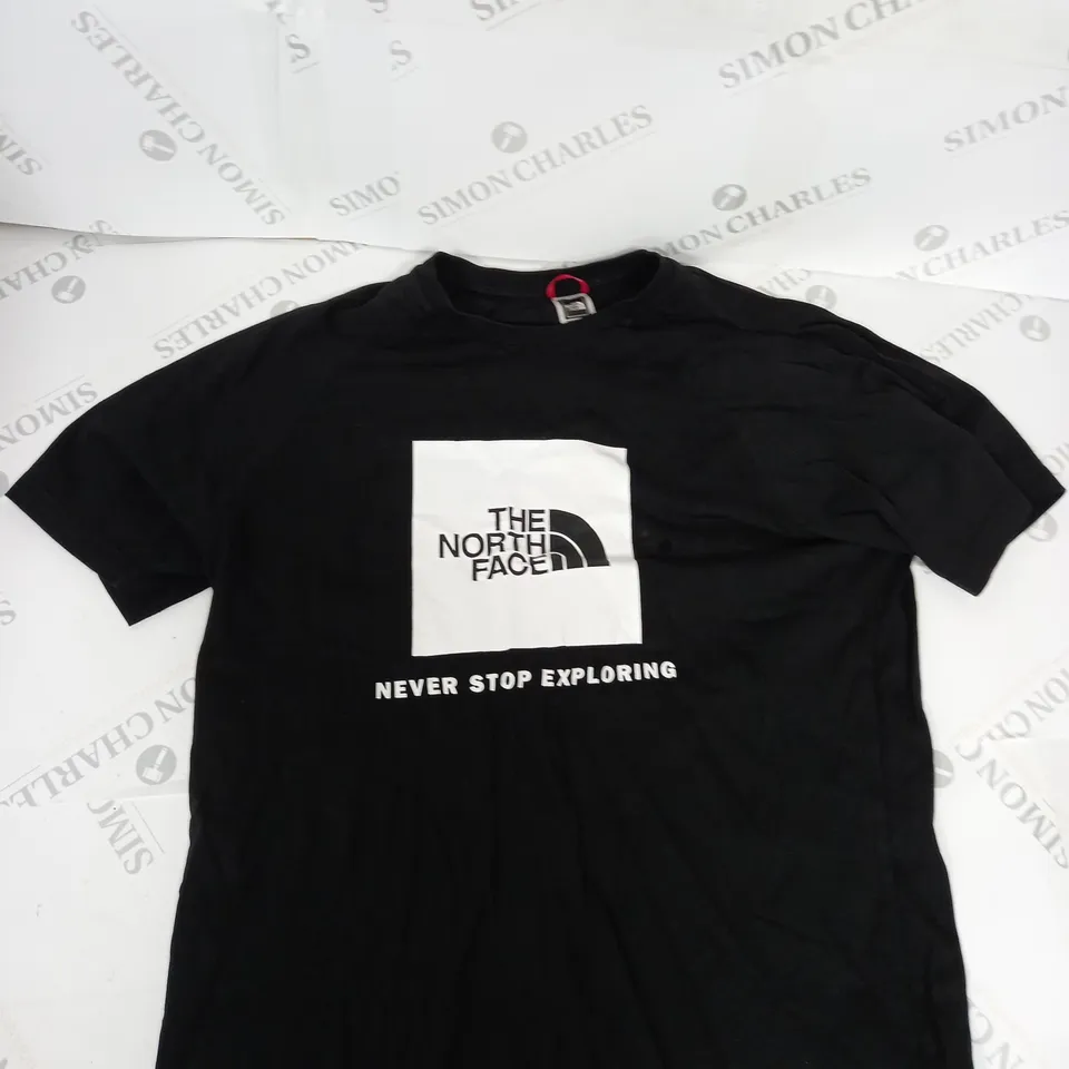 THE NORTH FACE GRAPHIC T-SHIRT SIZE M