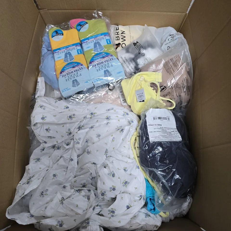LARGE BOX OF APPROXIMATELY 20 ASSORTED CLOTHING ITEMS IN VARIOUS SIZES, STYLES AND COLOURS