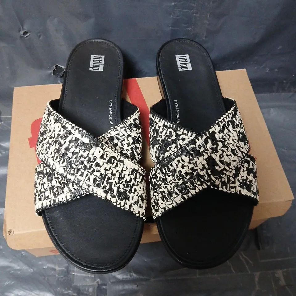 FITFLOP GRACIE WOVEN CROSS SLIDES – BLACK/IVORY, UK 07