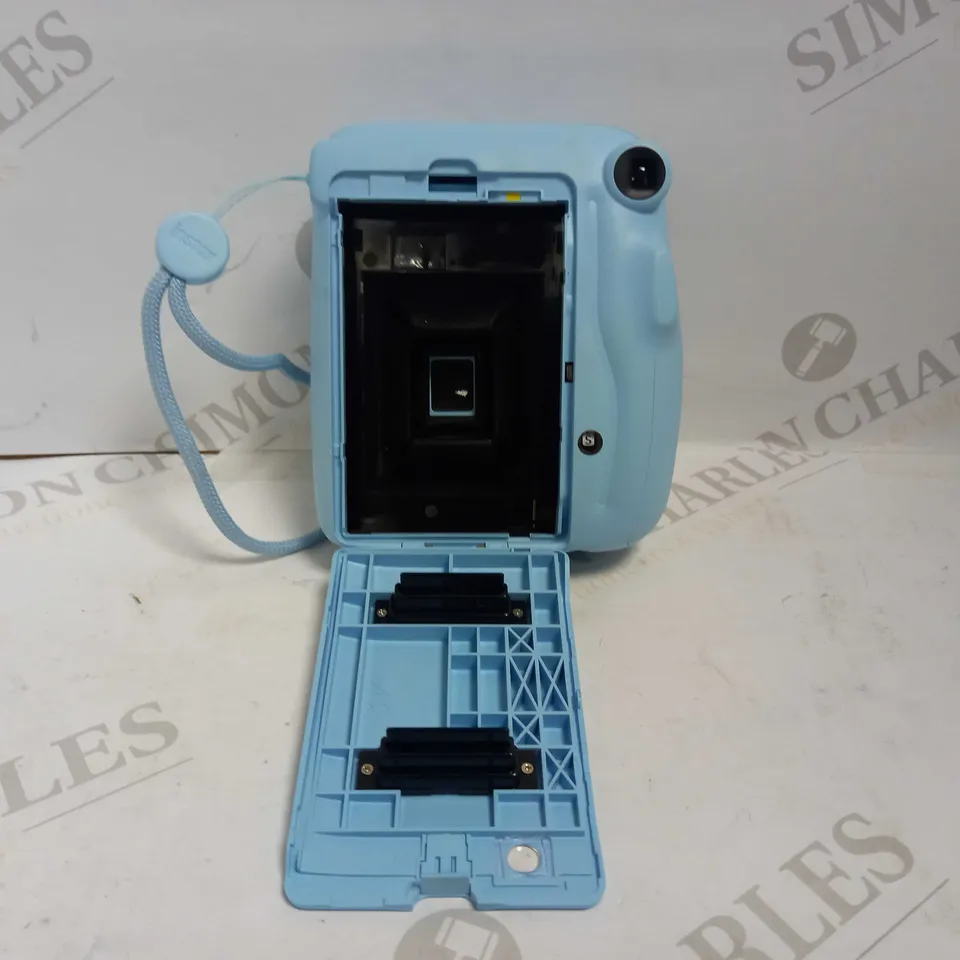 FUJIFILM INSTAX MINI 11 INSTANT CAMERA  RRP £109.99