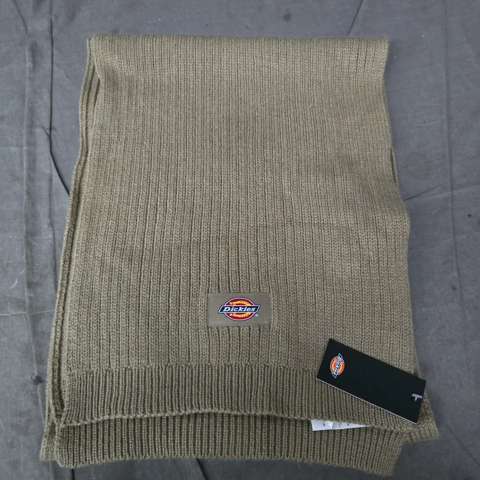 DICKIES ONE SIZE SCARF IN OLIVE
