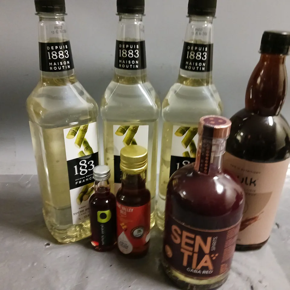 7 ASSORTED LIQUIDS TO INCLUDE 1883 MAISON ROUTIN FRANCE CANE SUGAR SYRUP (1000ML), BULK ZERO CALORIE BARISTA SYRUP CARAMEL (1L), YARE VALLEY OILS CHILLI & BLACK PEPPER (100ML), ETC - COLLECTION ONLY