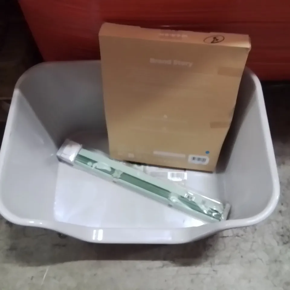 PALLET OF ASSORTED HOUSEHOLD GOODS AND PRODUCTS TO INCLUDE;CAT LITTER TRAY,POPUP TENT,MINI ROLLER BLINDS