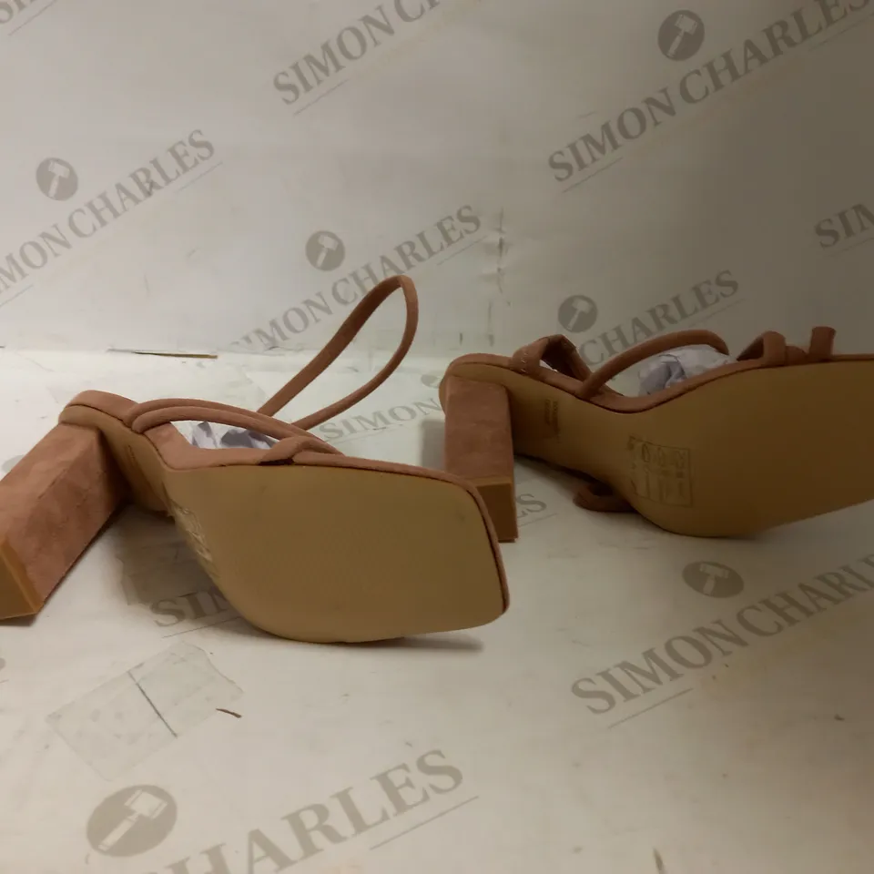 BOOHOO PADDED STRAW SQAURE TOE BLOCK HEEL - BLUSH SIZE 5 