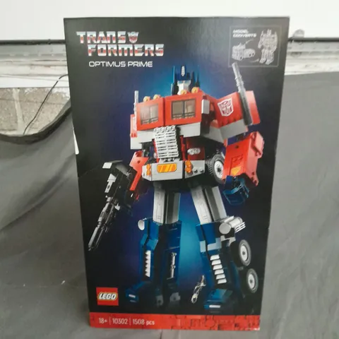 BOXED LEGO TRANSFORMERS OPTIMUS PRIME 10302