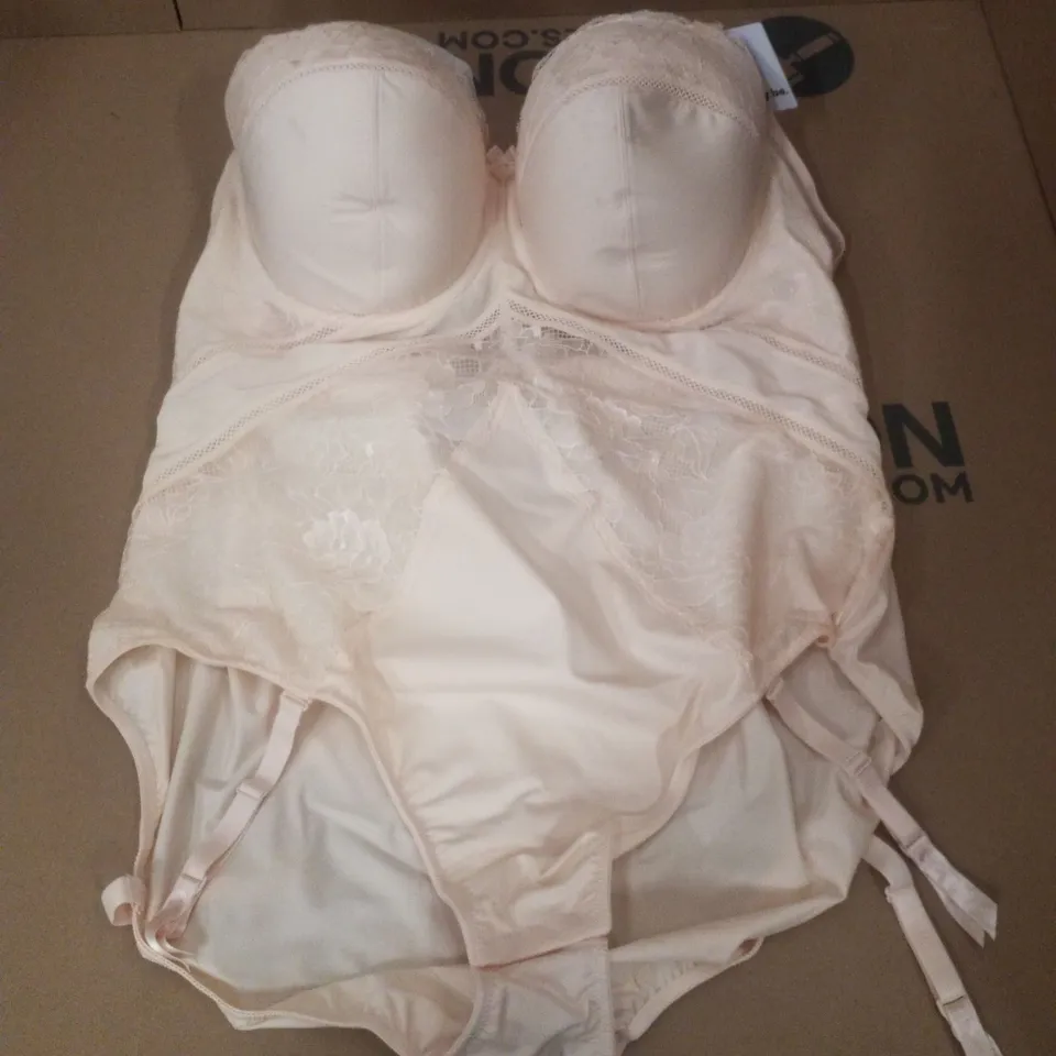 BOX CONTAINING APPROXIMATELY 5 BRAND NEW MAGISCULPT BLUSH BODYSUITS - SIZE 46D
