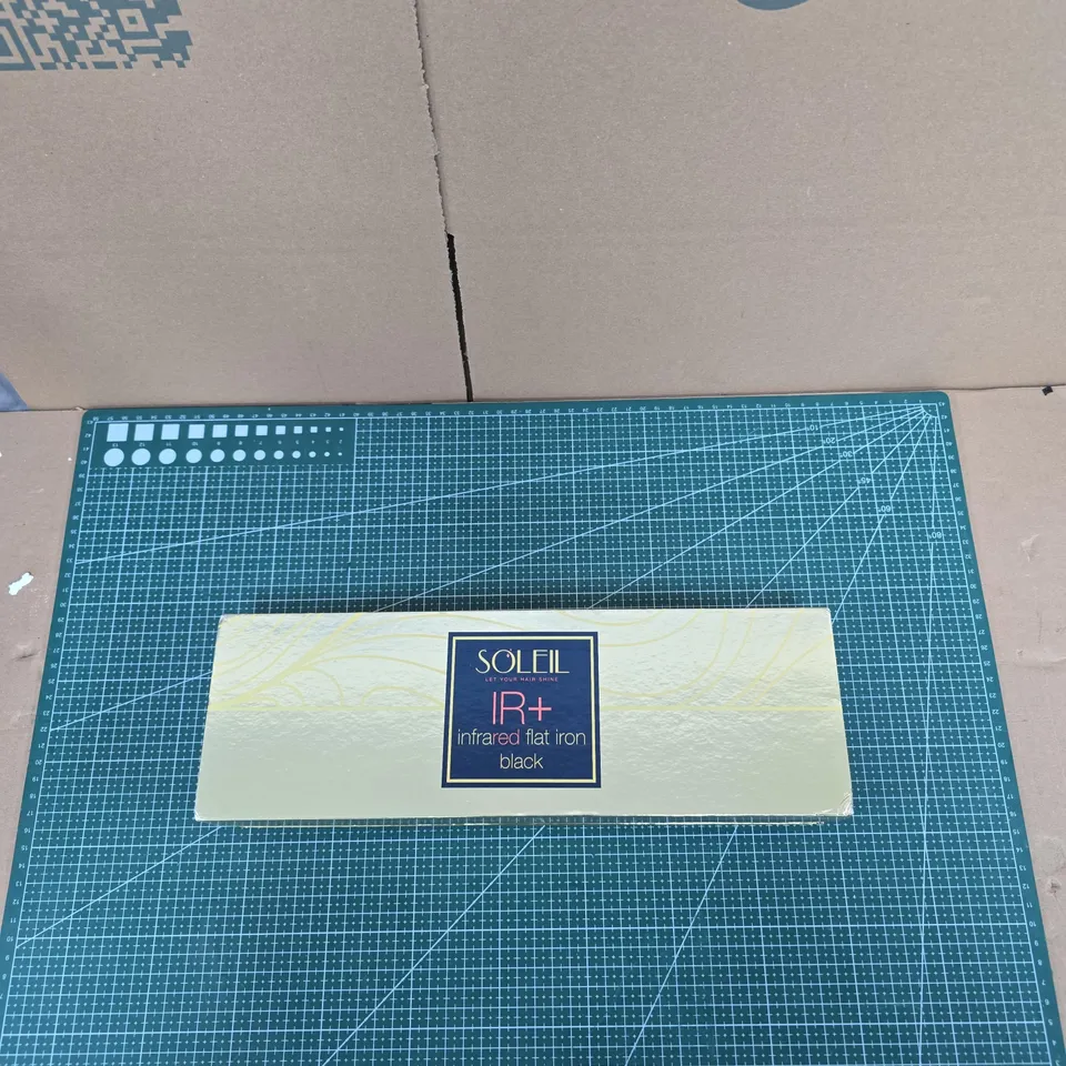 SOLEIL IR+ INFRARED FLAT IRON – BLACK