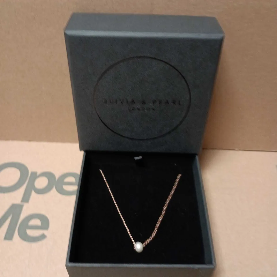 BOXED OLIVIA & PEARL PENDANT NECKLACE ON CHAIN