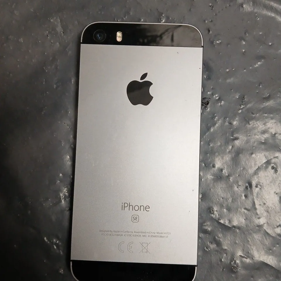 APPLE IPHONE SE (1ST GENERATION) – SILVER