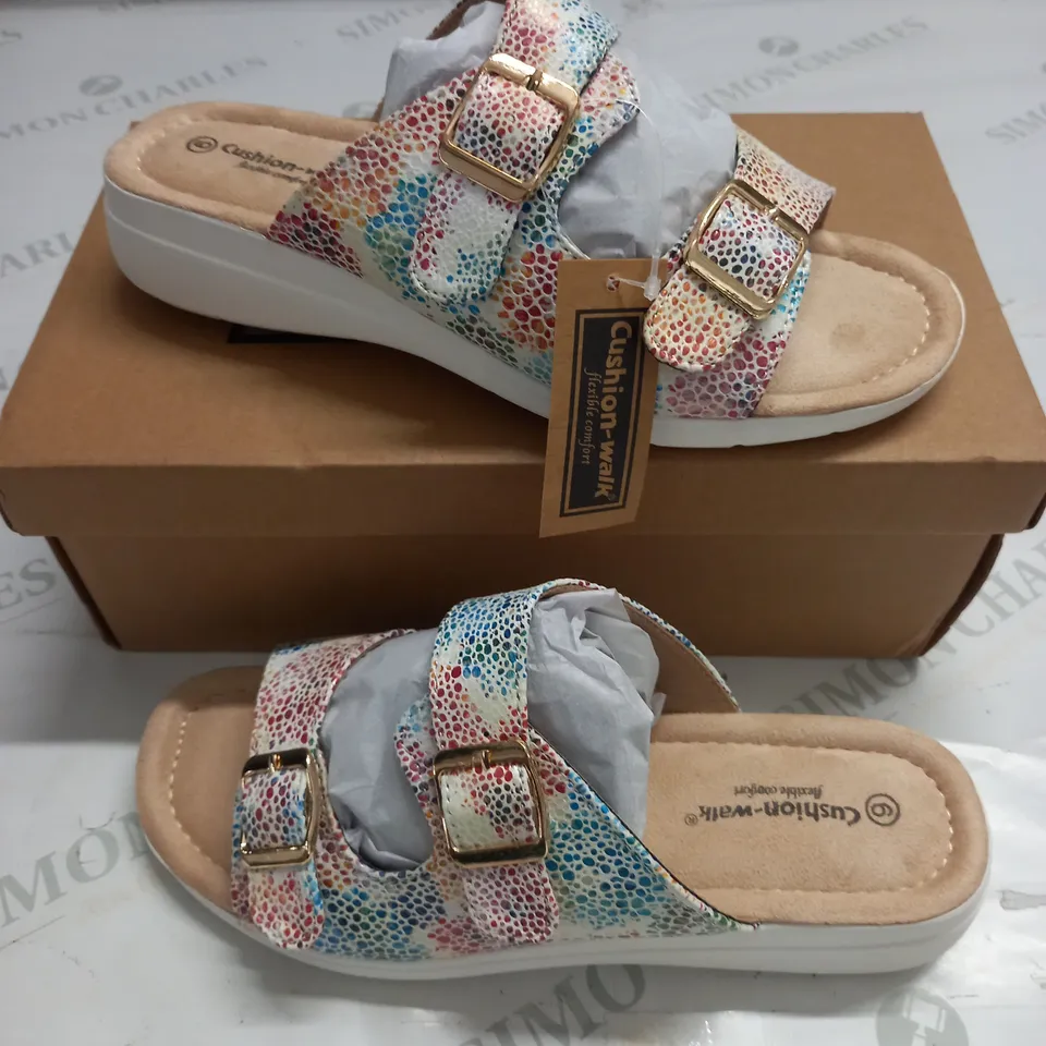 BOXED PAIR OF CUSHION WALK WHITE SANDALS - SIZE 6