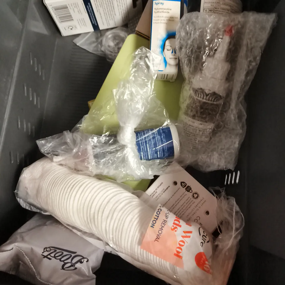 APPROXIMATEY 20 ASSORTED HEALTH AND BEAUTY PRODUCTS TO INCLUDE - SONS STRENGTHENING SHAMPOO - DAPPER DAN POMADE - AVON BODY LOTION - ETC
