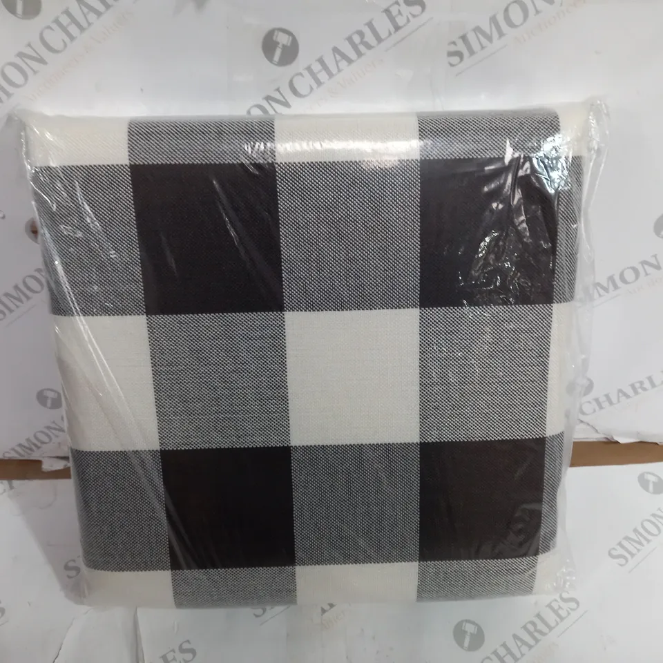 COLLAPSIBLE STORAGE STOOL IN CREAM/BROWN CHECK