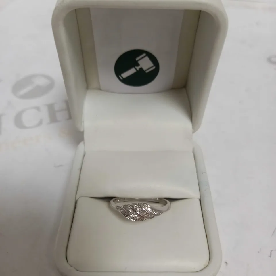 DESIGNER 9CT WHITE GOLD DIAMOND SET RING