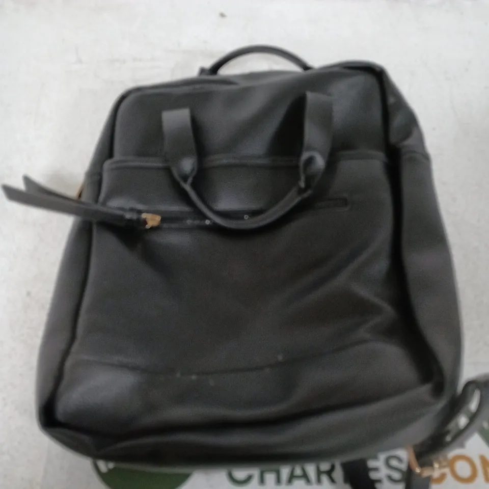 ACCESSORIZE BLACK FAUX LEATHER HANDBAG 