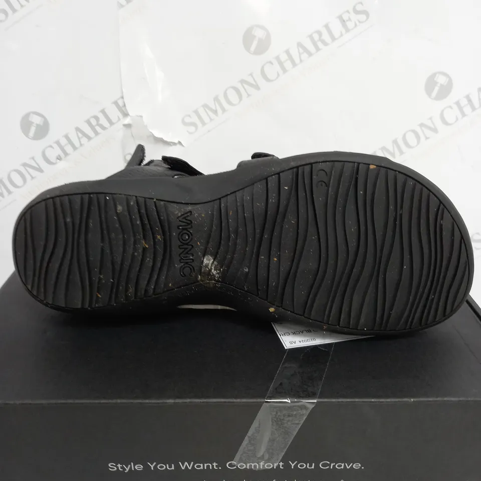 BOXED PAIR OF VIONIC REST AMBER SANDAL BLACK SIZE 7