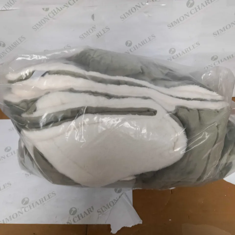 COZEE HOME VELVETSOFT & ULTRA FLUFFY FILLED BEDSPREAD- 150X200CM