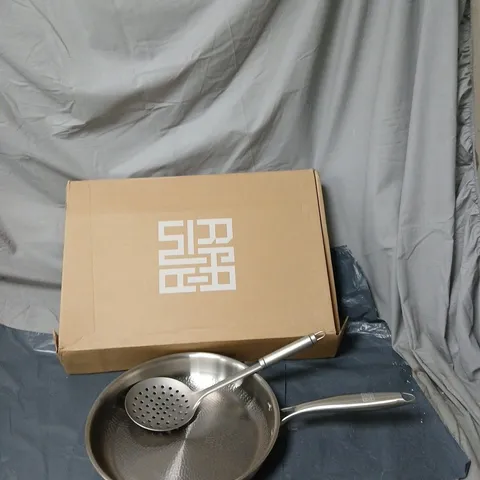 SIRAAT STAINLESS STEEL FRYING PAN WITH SLOTTED SPOON – BOXED KITCHENWARE