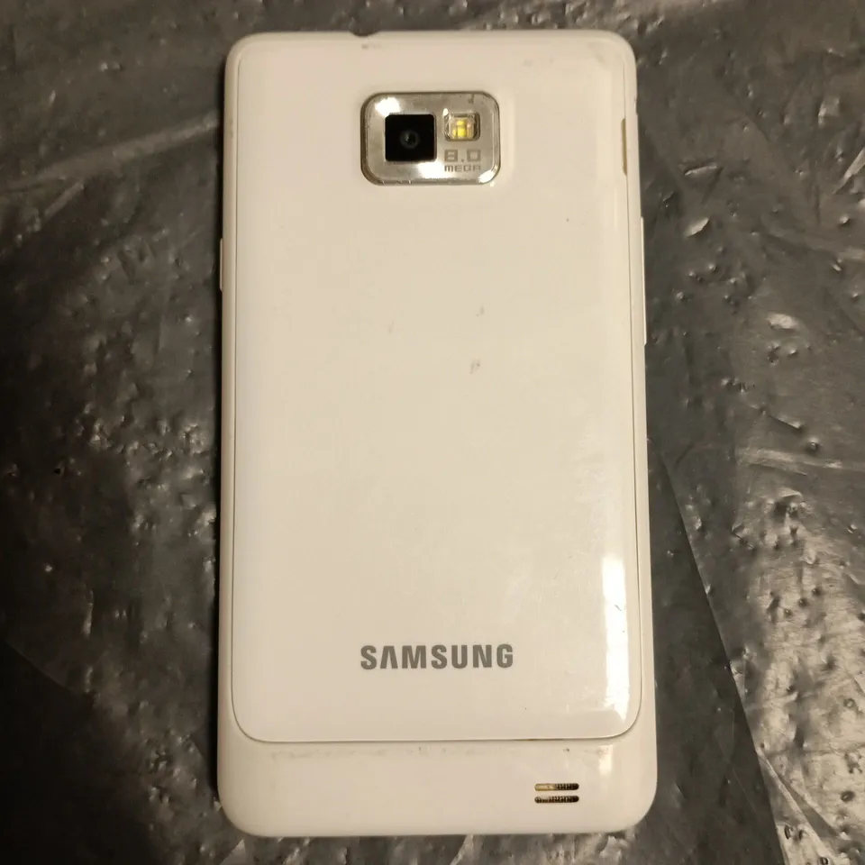 SAMSUNG GT-19100 MOBILE PHONE IN WHITE