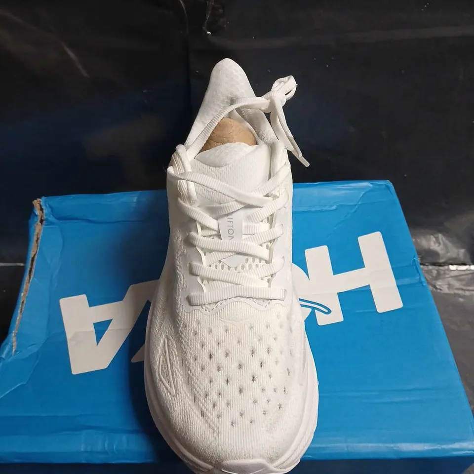 BOXED PAIR OF HOKA CLIFTON 9 WIDE WOMEN’S RUNNING SHOES – WHITE, UK 5 (US 6.5)