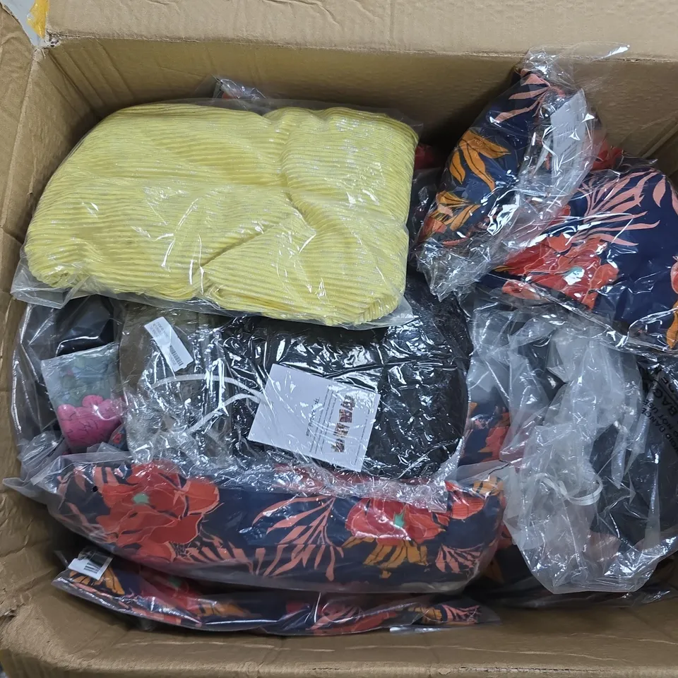 APPROXIMATELY 35 ASSORTED CLOTHING ITEMS IN VARIOUS SIZES, STYLES & COLOURS TO INCLUDE BRANDS SUCH AS QED LDN, TAMSY, ETC - COLLECTION ONLY