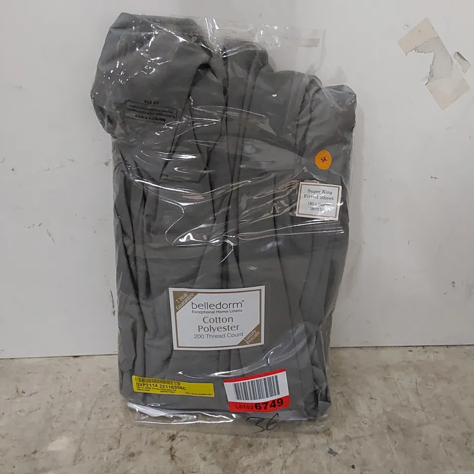 BAGGED 200 TC 50/50 PERCALE POLYCOTTON COTTON BLEND POLYESTER FITTED SHEET - GREY // SIZE: SUPER KING 