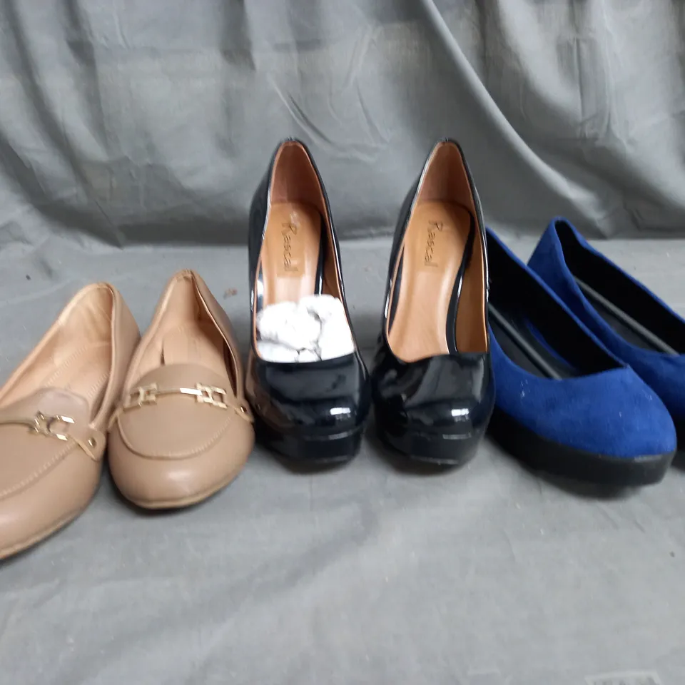 APPROXIMATELY 12 ASSORTED PAIRS OF SHOES TO INCLUDE HEELS, SLIP-ON SHOES, ETC