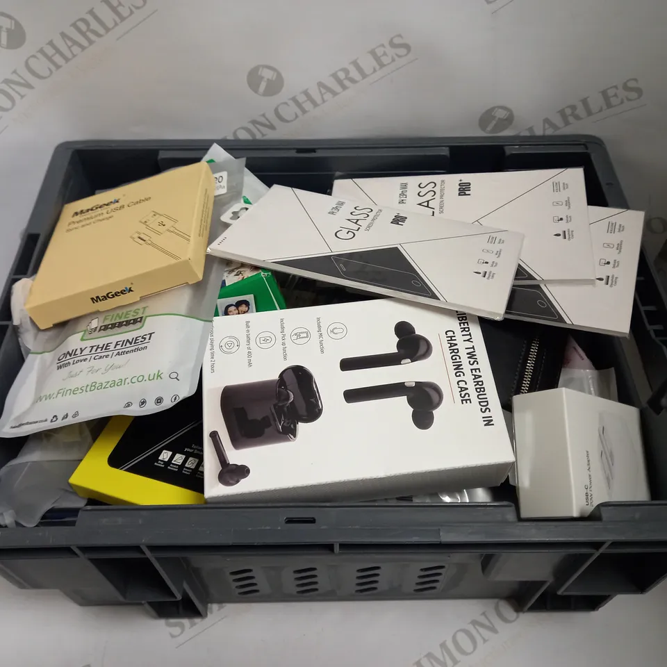 LOT OF APPROXIMATELY 20 ASSORTED PHONE ACCESSORIES AND OTHER ELECTRICALS TO INCLUDE LIBERTY TWS EARBUDS, GLASS SCREEN PROTECTORS, USB-C 20W POWER ADAPTERS, ETC