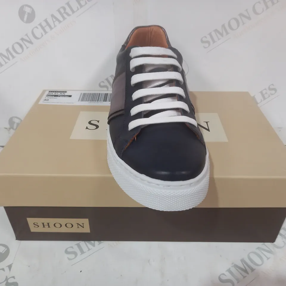 BOXED PAIR OF SHOON LACE UP TRAINERS IN NAVY/METALLIC PEWTER SIZE 7