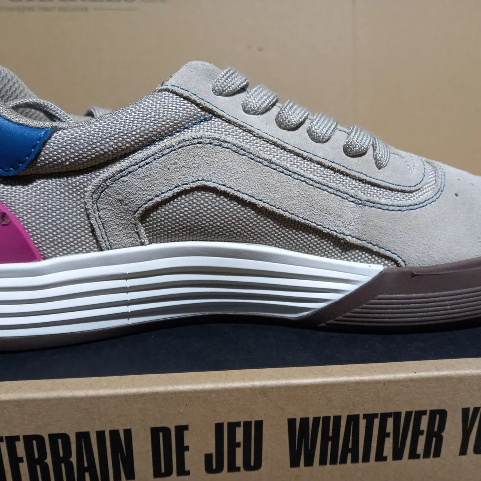 CLARKS F FIT CICA LACE TRAINERS - SIZE 5.5 