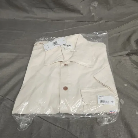 WRANGLER SHORT SLEEVE OVERSHIRT IN ECRU SIZE L