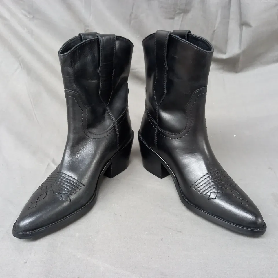 BOXED PAIR OF SOLEA WAYNE LEATHER ANKLE BOOTS IN BLACK EU SIZE 36