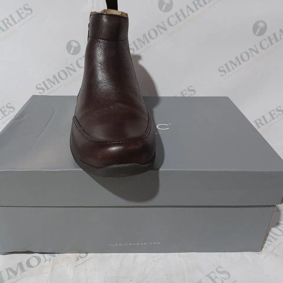 BOXED VIONIC LOIS BOOTS IN BROWN SIZE 4.5