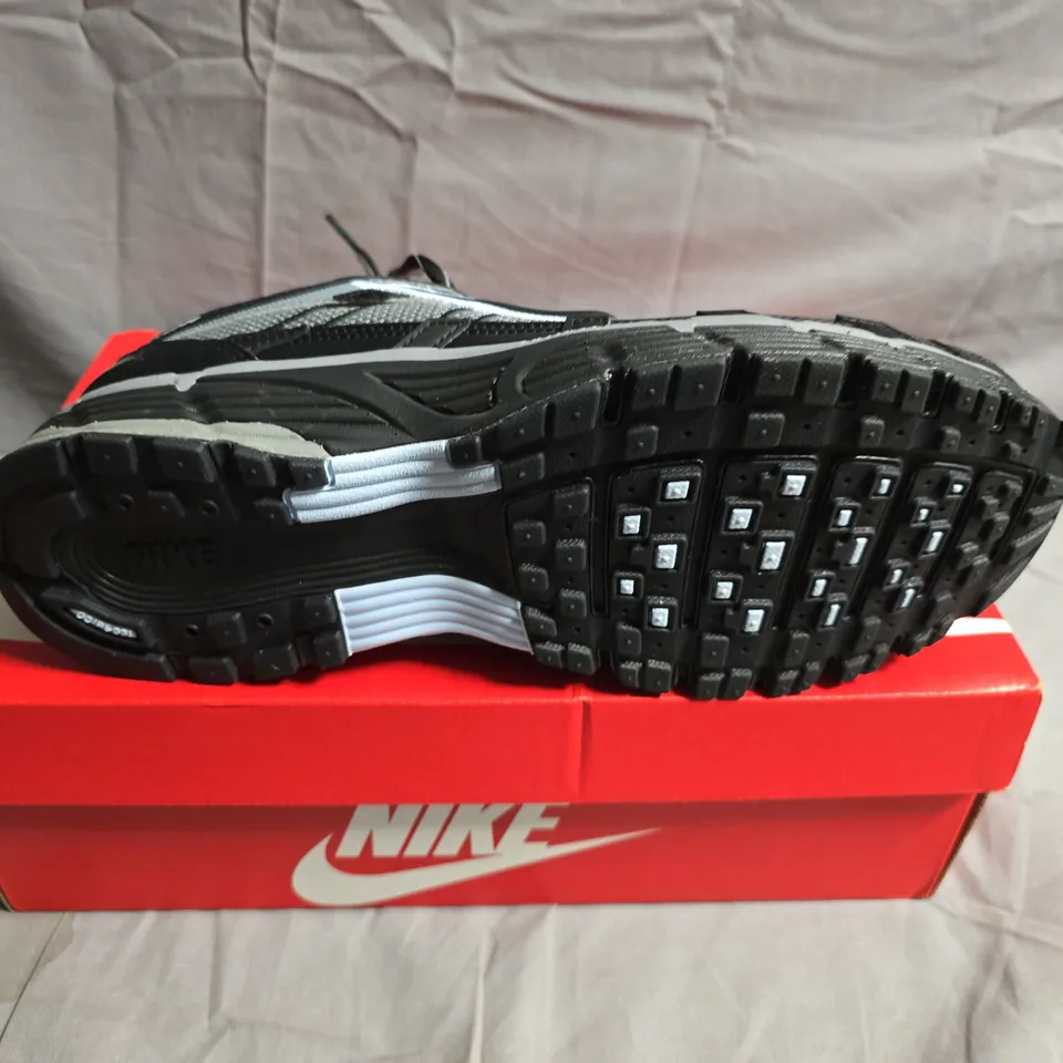 BOXED PAIR OF Nike P-6000 Running Shoes – Grey/Black - UK SIZE 9.5