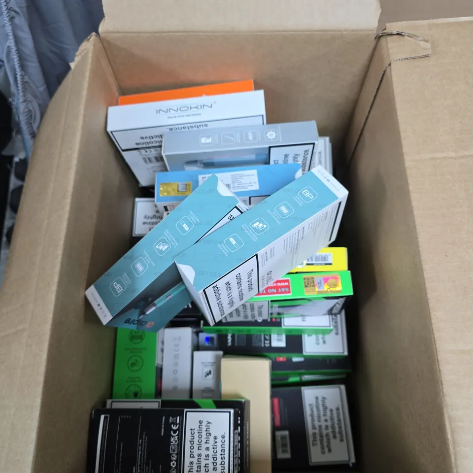 BOX OF APPROXIMATELY 30 ASSORTED E-CIGARETTES AND ACCOMPANIMENTS TO INCLUDE: VARIOUS INNOKIN ITEMS 