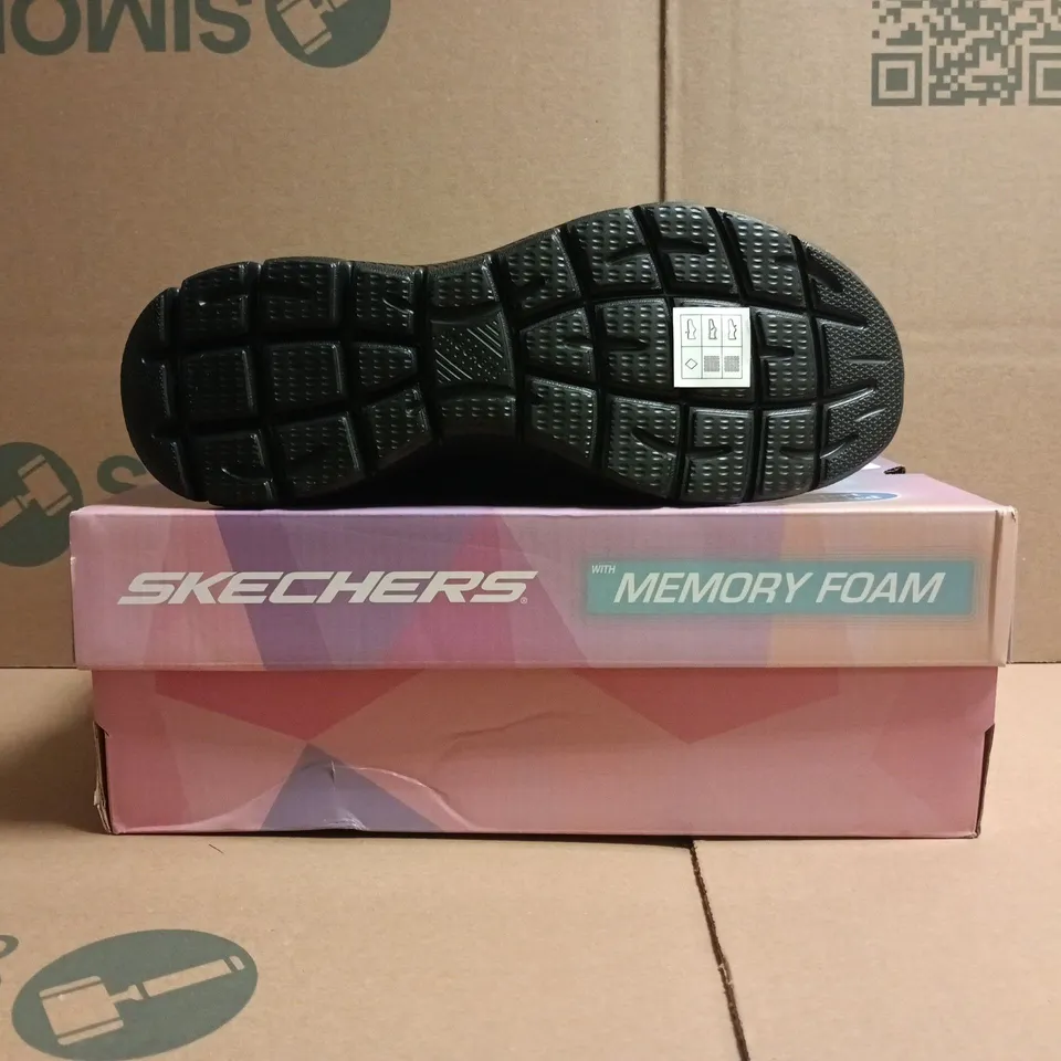 BOXED PAIR OF SKECHERS TRAINERS IN BLACK SIZE UK 4