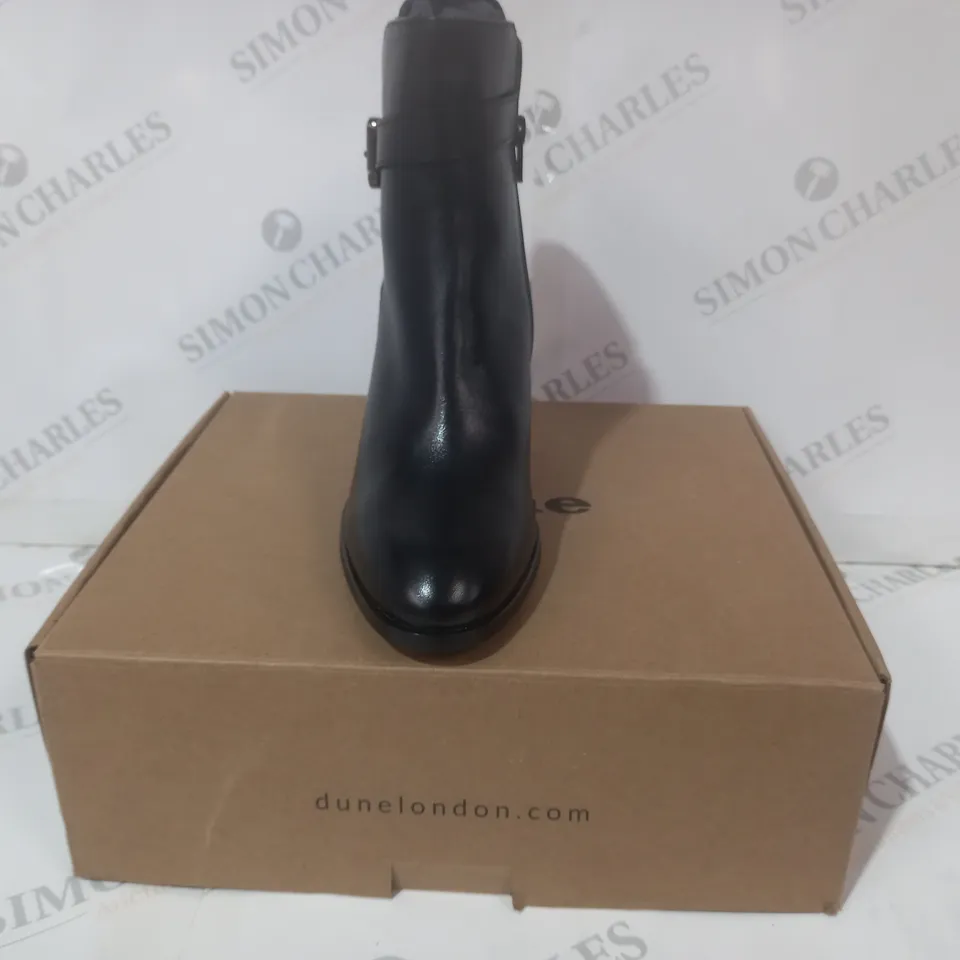 BOXED PAIR OF DUNE LONDON 484 PHILIPPA 2 HIGH BLOCK HEEL ANKLE BOOTS IN BLACK SIZE 6