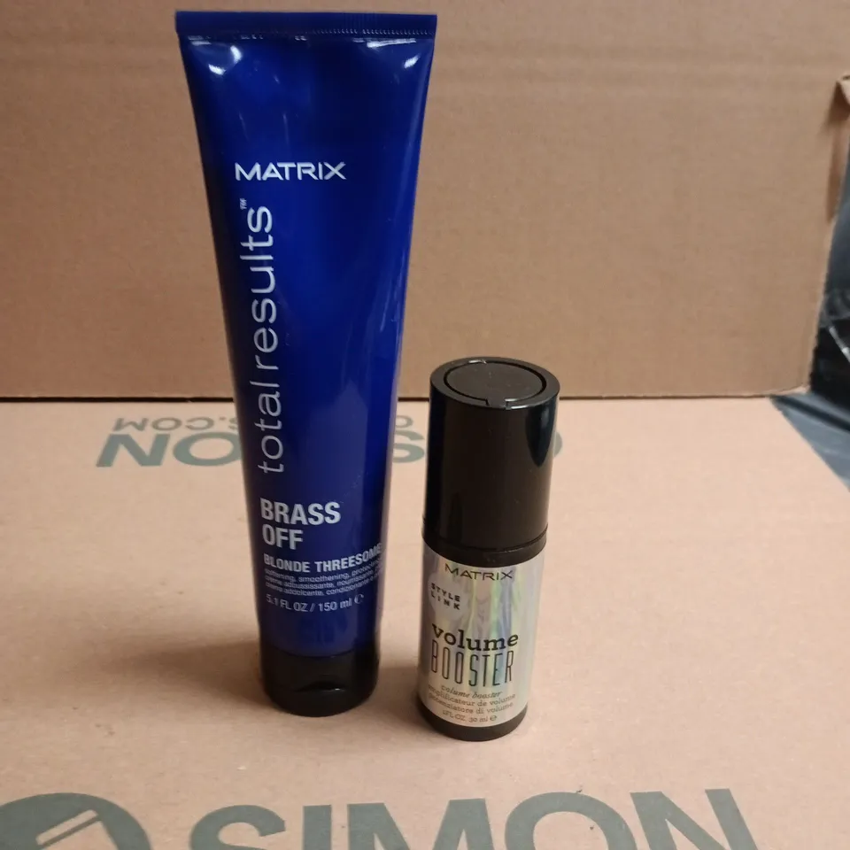 BOX OF APPROXIMATELY 30 MATRIX HAIRCARE PRODUCTS TO INCLUDE BRASS OFF AND VOLUME BOOSTER