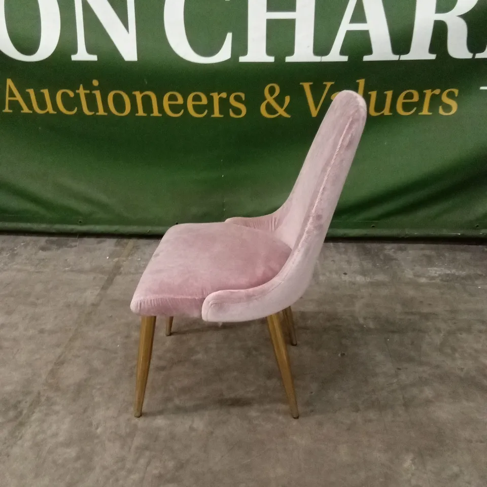 QUALITY DESIGNER BLUSH PINK FABRIC DINING CHAIR WITH GOLD LEGS