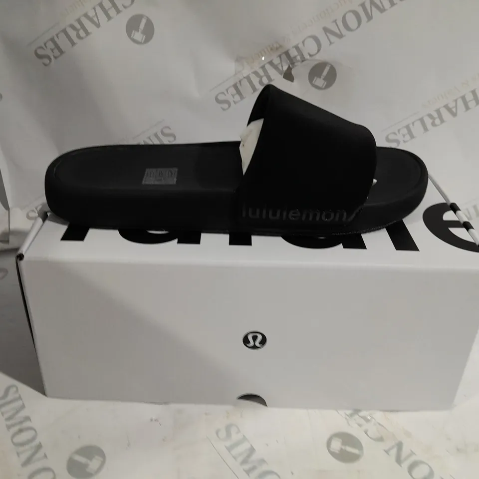LULULEMOM BLACK RESTEEL SLIDERS SIZE 7.5