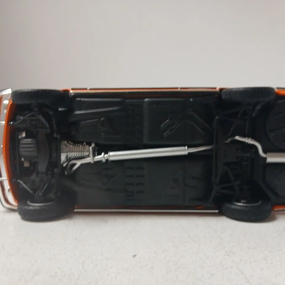 BMW 2002 TII ORANGE DIECAST MODEL CAR - SCALE 1:18