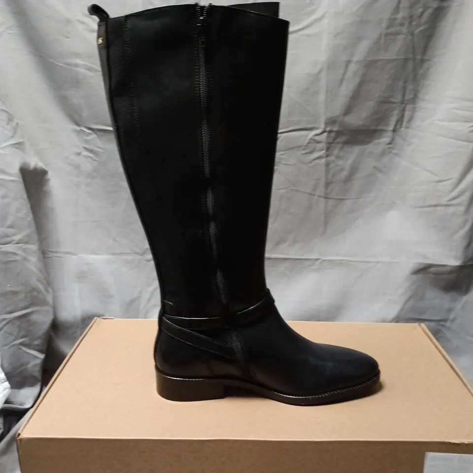 BOXED PAIR OF DUNE LONDON BLACK LEATHER KNEE-HIGH BOOTS – UK 7 (EU 40)