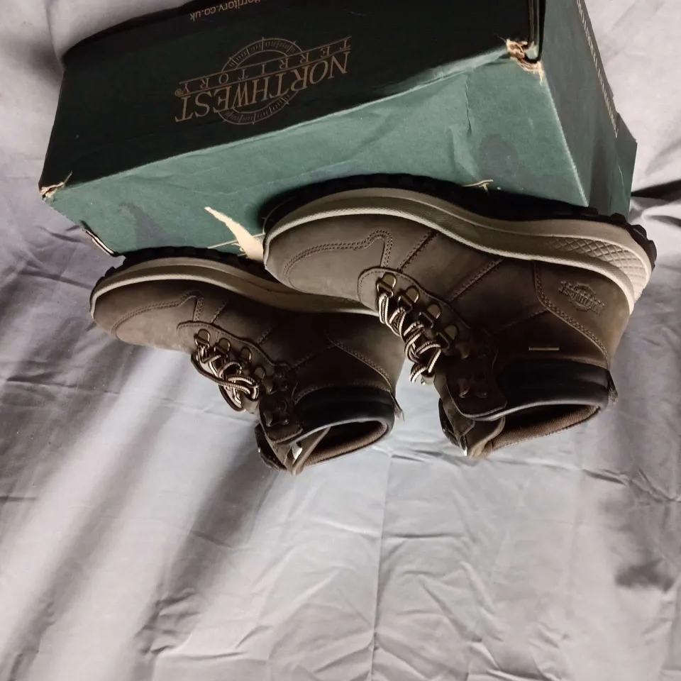NORTHWEST TERRITORY WATERPROOF HIKING BOOTS – BROWN - UK SIZE 3