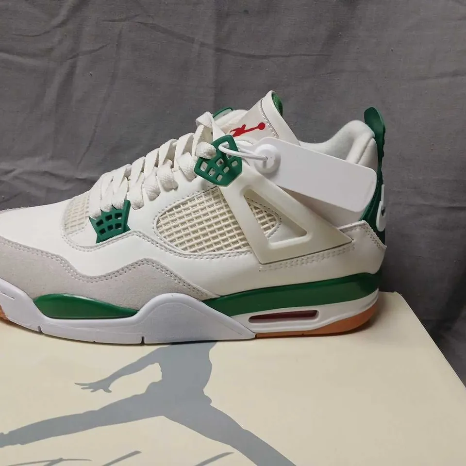 AIR JORDAN 4 RETRO SNEAKERS – WHITE/GREEN, UK 8 (US 9)