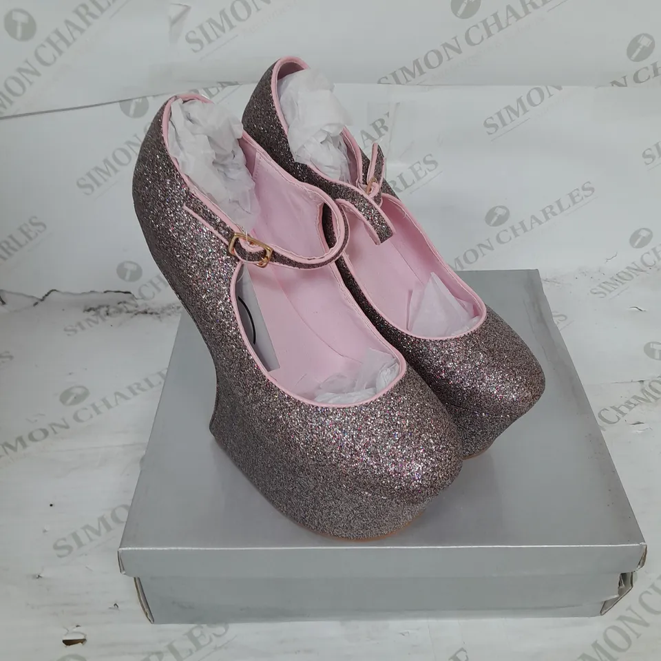 BOXED PAIR OF CASANDRA PLATFORM STRAP HEEL IN MULTI GLITTER SIZE 4