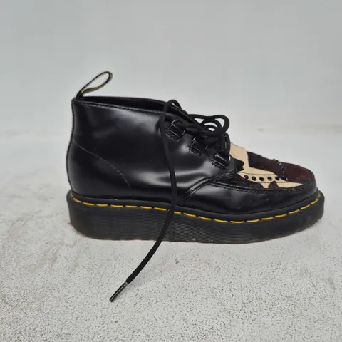 DR. MARTENS RAMSEY CHUKKA BOOTS IN BLACK AND FREESIAN COW PRINT - UK 4