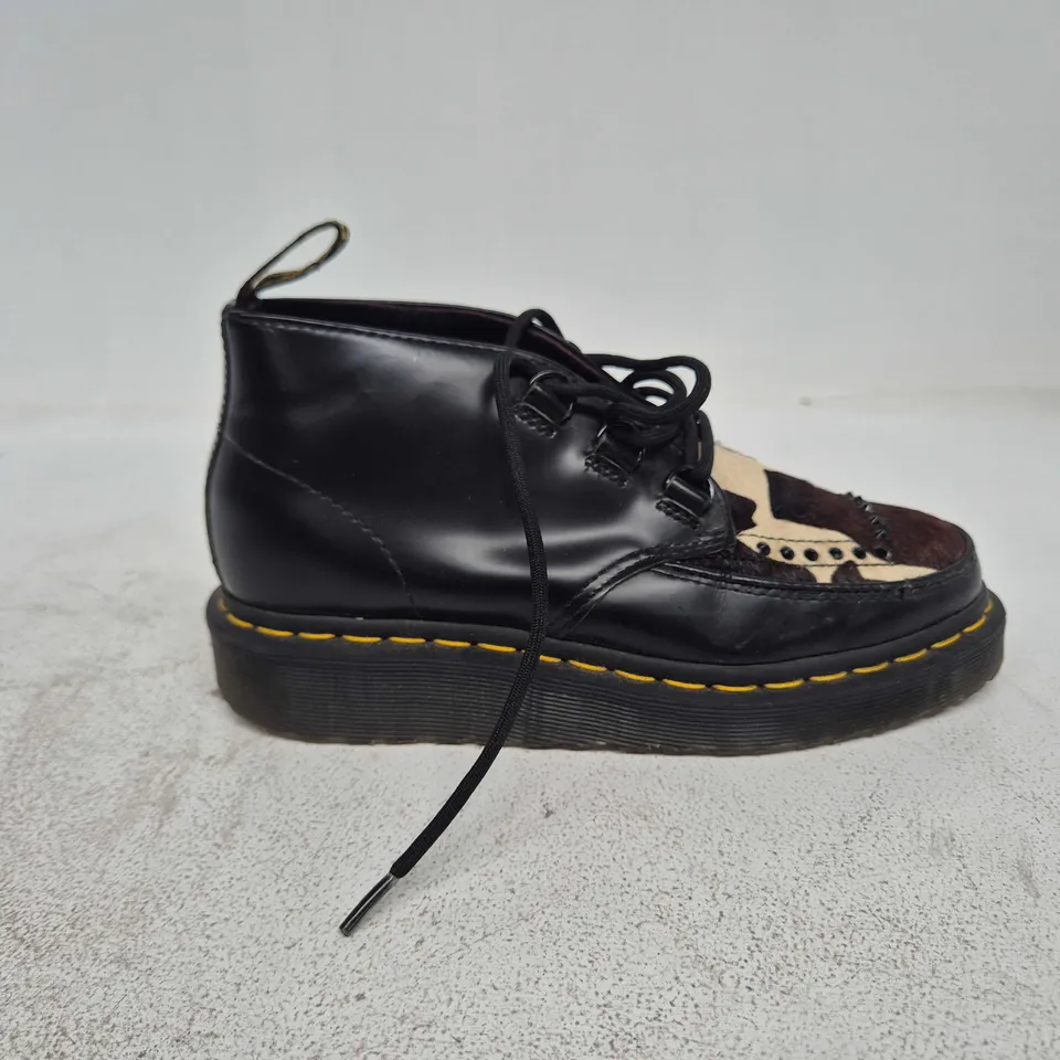 DR. MARTENS RAMSEY CHUKKA BOOTS IN BLACK AND FREESIAN COW PRINT - UK 4