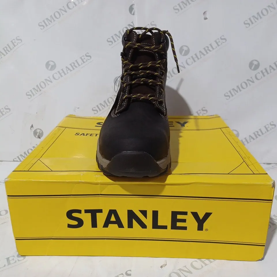 BOXED PAIR OF STANLEY TRADESMAN SAFETY BOOTS IN BLACK UK SIZE 10