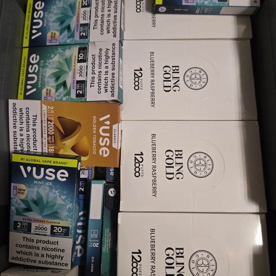 APPROXIMATELY 25 ASSORTED E-CIGARETTE & VAPING ITEMS IN VARIOUS BRANDS 